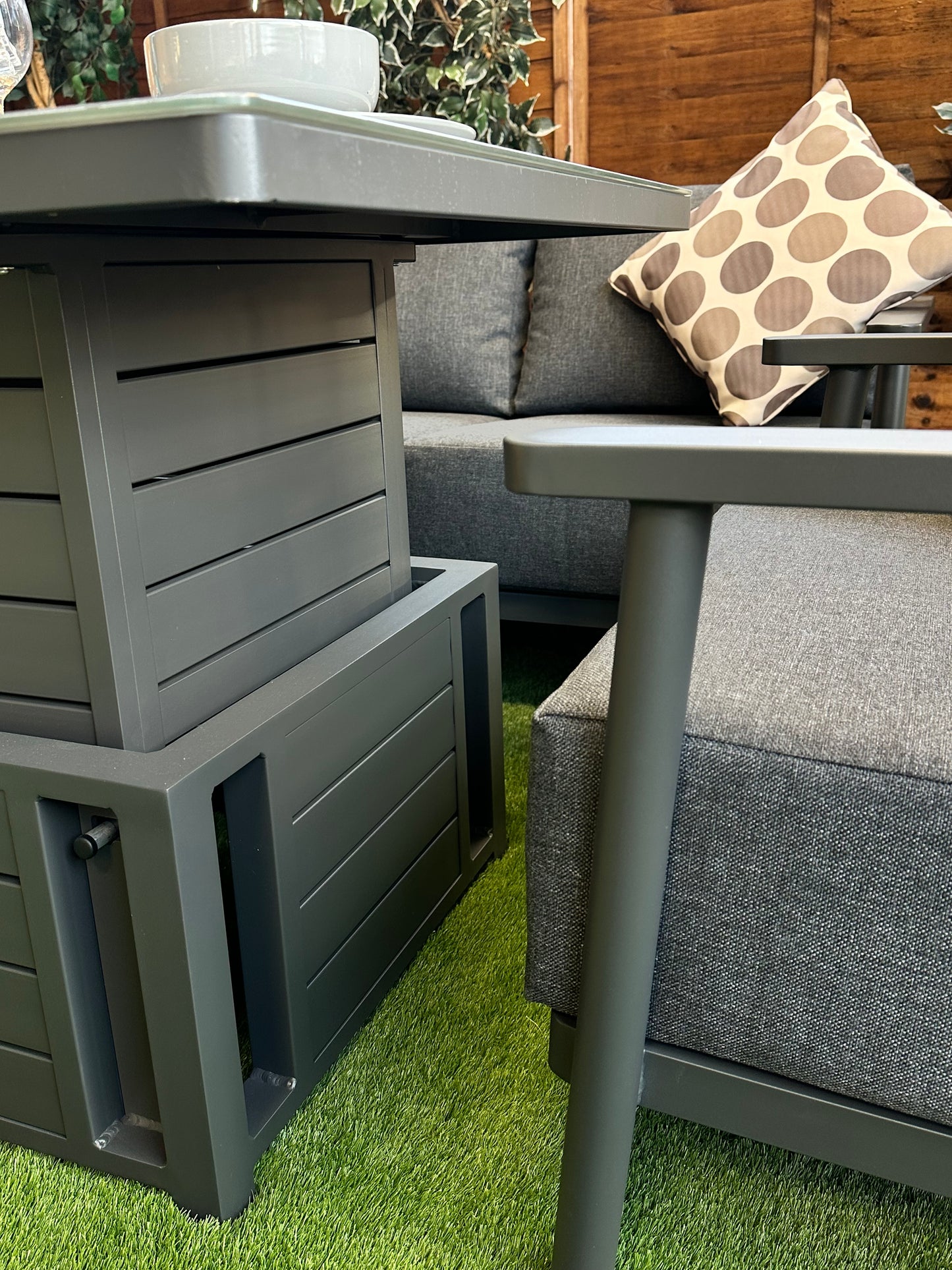 Deluxe Aluminium 5 Seat 4 Seat Piece  Sofa Set with Grey Rising Table