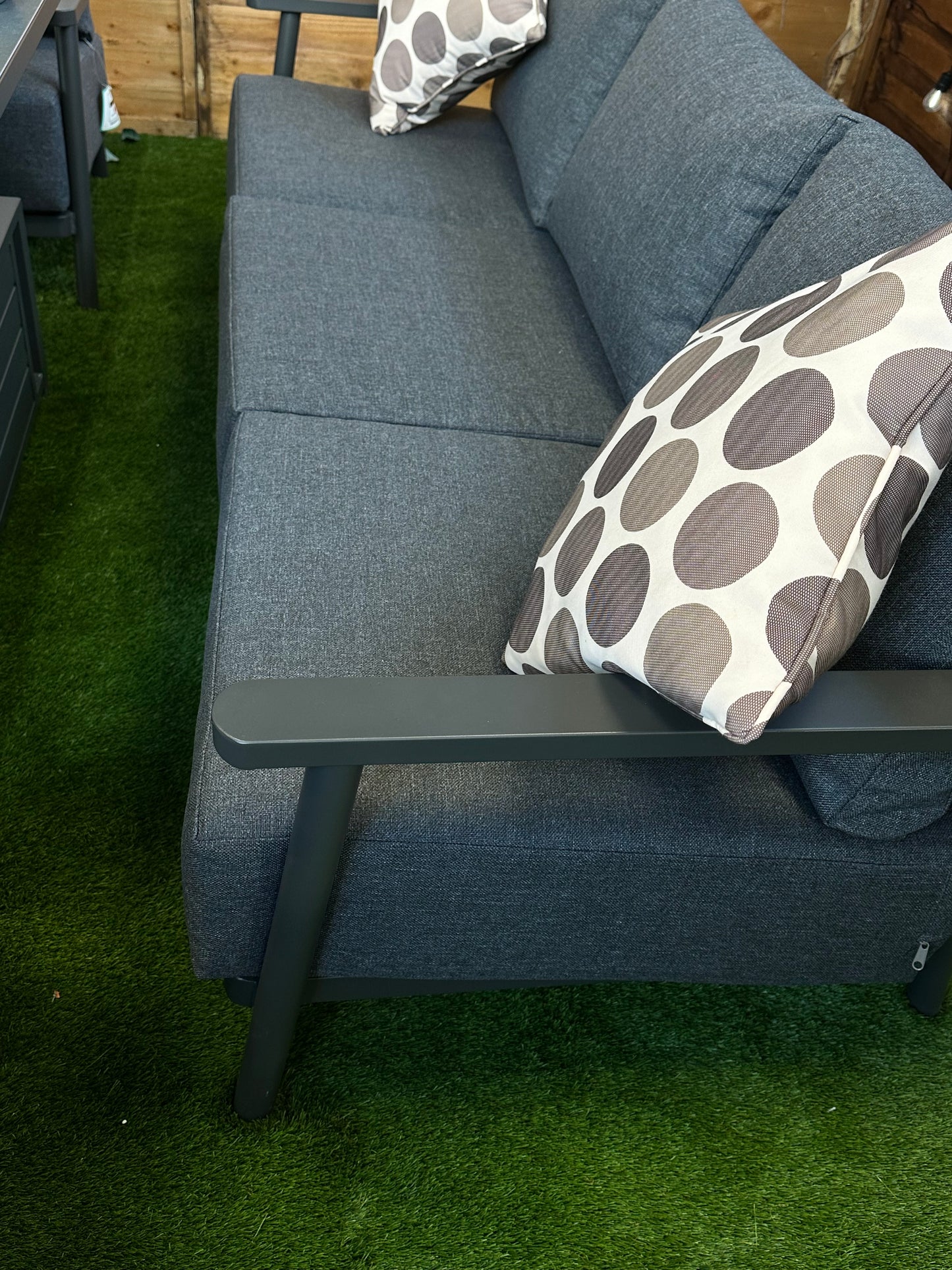 Deluxe Aluminium 5 Seat 4 Seat Piece  Sofa Set with Grey Rising Table