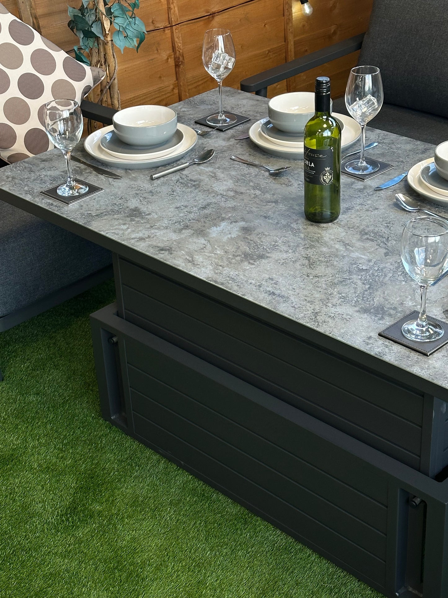 Deluxe Aluminium 5 Seat 4 Piece Sofa Patterned Rising Table