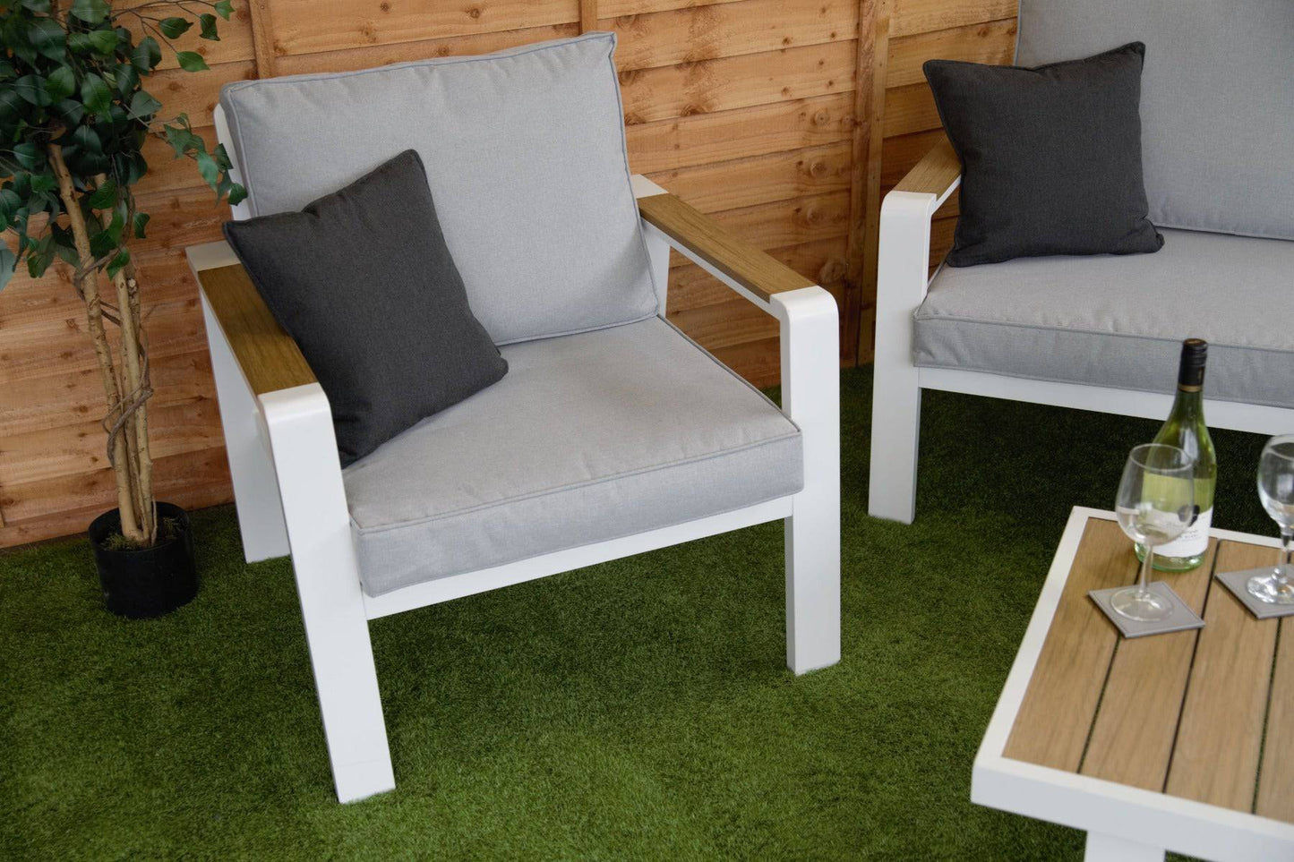 Aluminium Chloe 5 Seat 4 Piece Set With Coffee Table