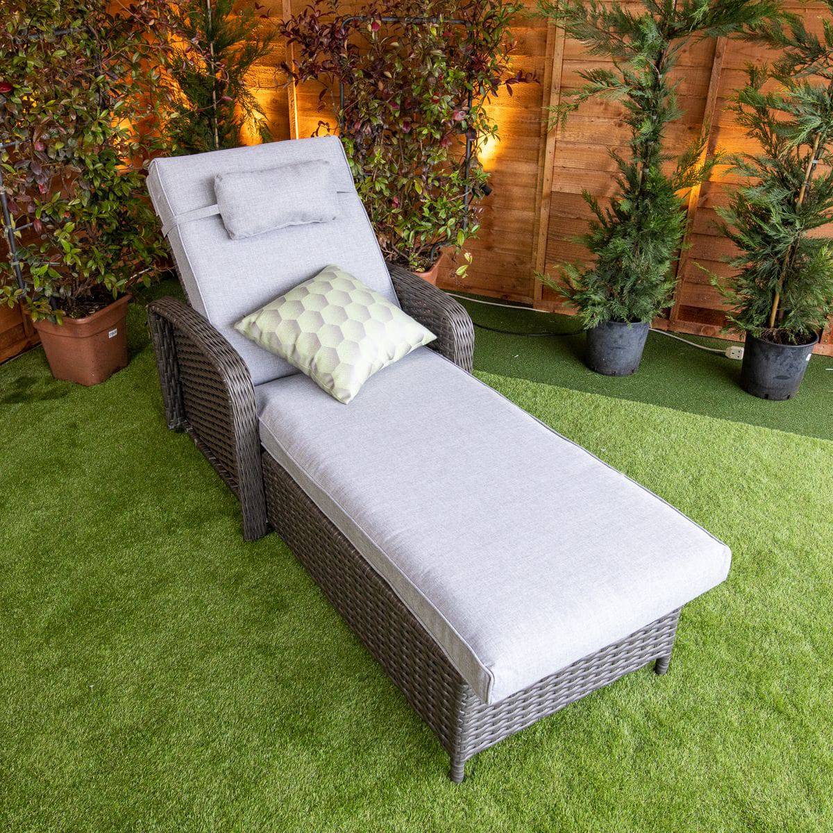 wheel lounger with arms - Garden Furniture Hub Essex