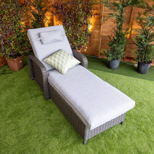 wheel lounger with arms - Garden Furniture Hub Essex