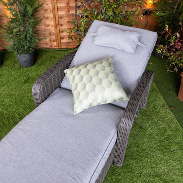 wheel lounger with arms - Garden Furniture Hub Essex